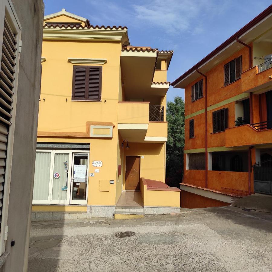 Monolocale Yellow سينيسكولا المظهر الخارجي الصورة