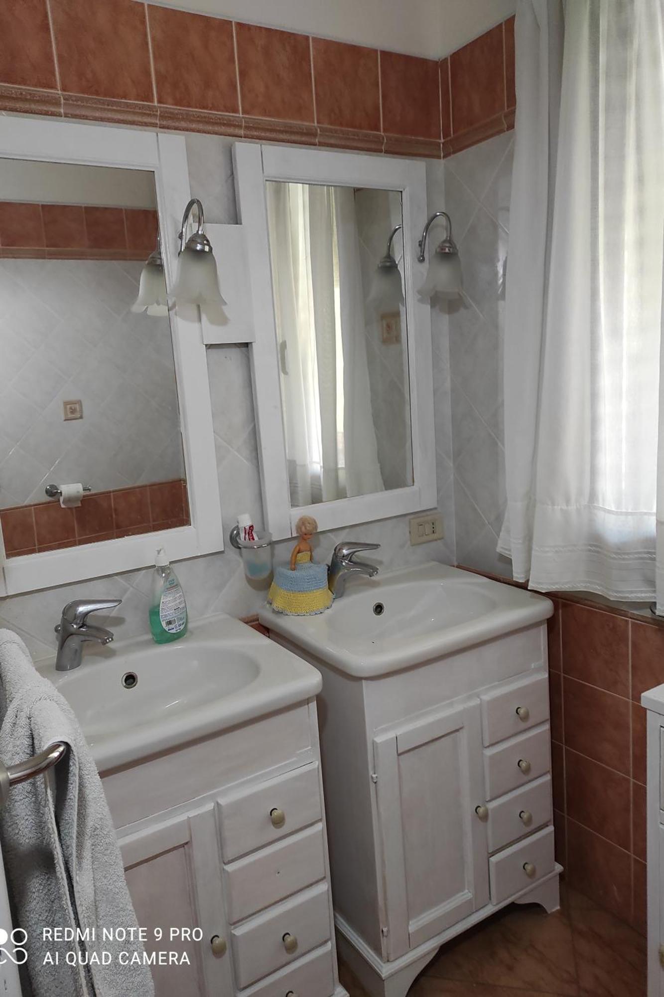 Monolocale Yellow سينيسكولا المظهر الخارجي الصورة